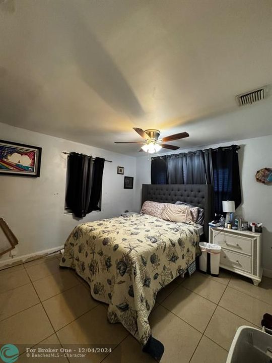 For Sale: $2,600 (2 beds, 1 baths, 1050 Square Feet)