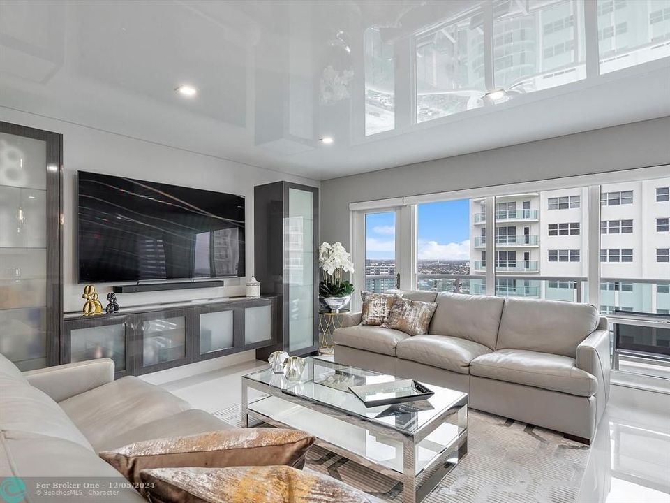 For Sale: $1,389,000 (2 beds, 2 baths, 1662 Square Feet)