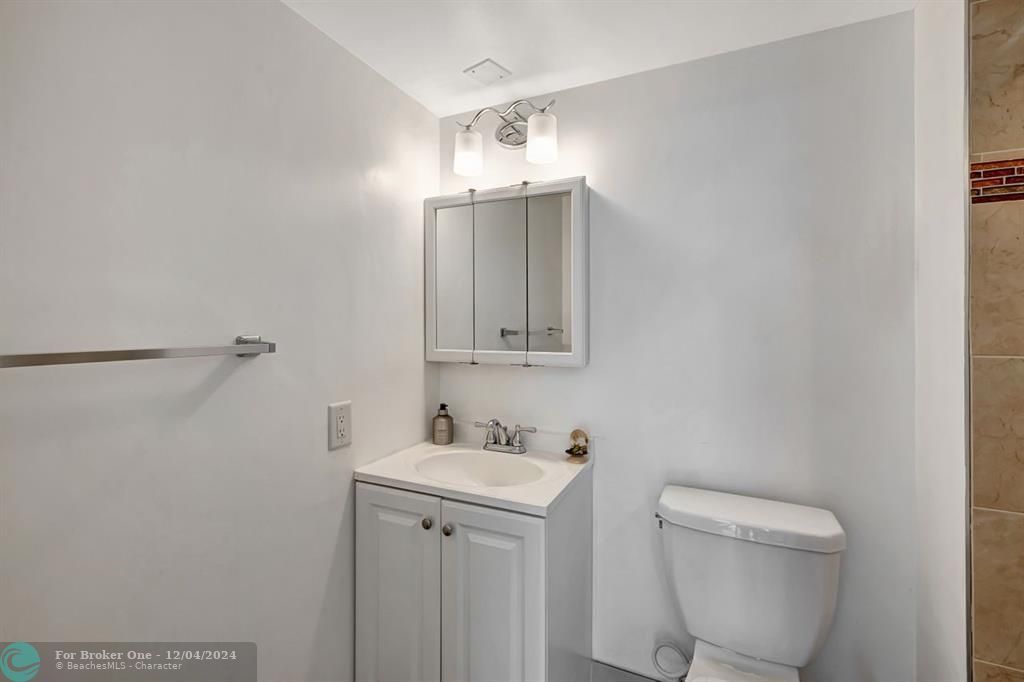 For Sale: $595,000 (2 beds, 2 baths, 1200 Square Feet)