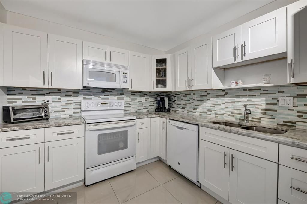 For Sale: $595,000 (2 beds, 2 baths, 1200 Square Feet)