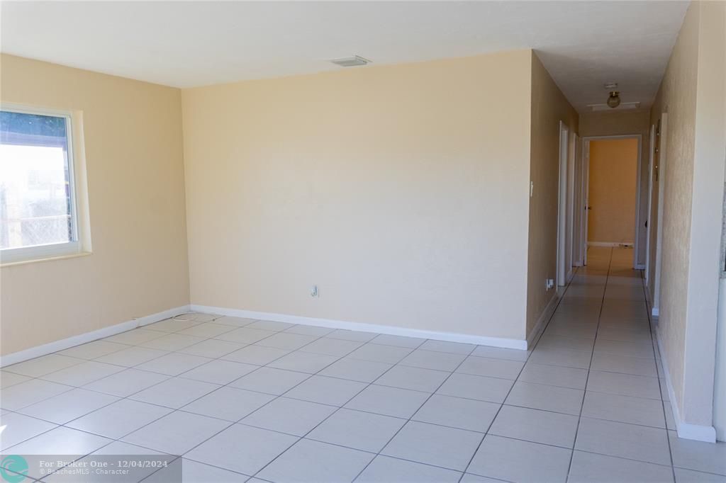 For Sale: $375,000 (3 beds, 1 baths, 1182 Square Feet)