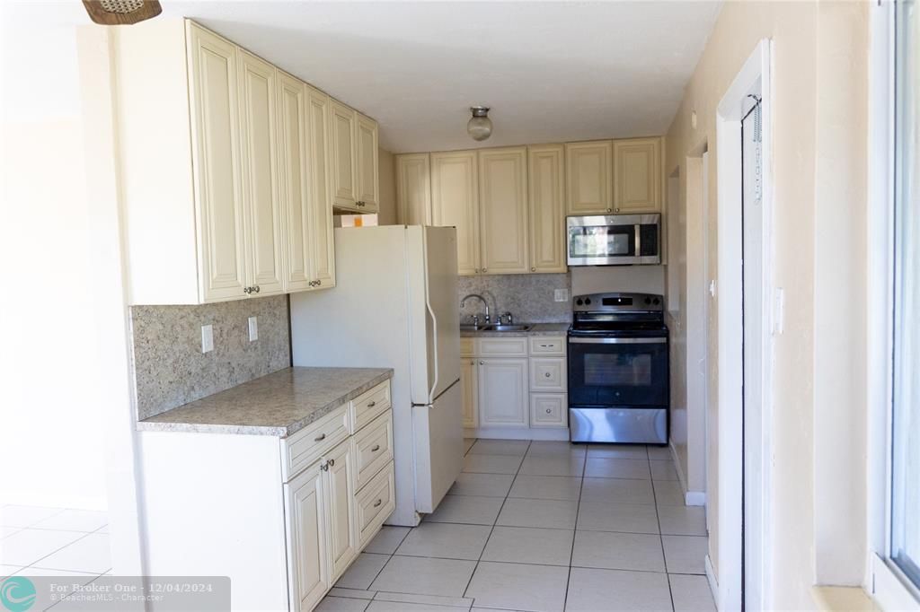 For Sale: $375,000 (3 beds, 1 baths, 1182 Square Feet)