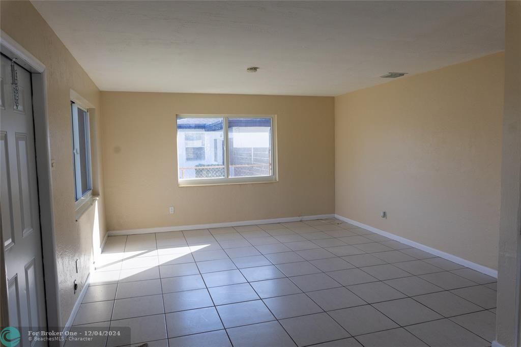 For Sale: $375,000 (3 beds, 1 baths, 1182 Square Feet)