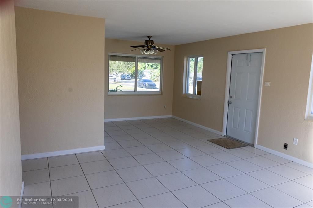 For Sale: $375,000 (3 beds, 1 baths, 1182 Square Feet)