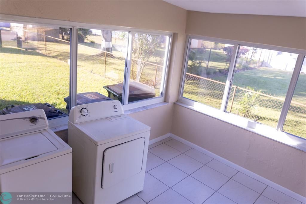 For Sale: $375,000 (3 beds, 1 baths, 1182 Square Feet)