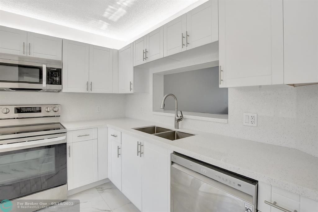 For Sale: $285,000 (2 beds, 2 baths, 1192 Square Feet)