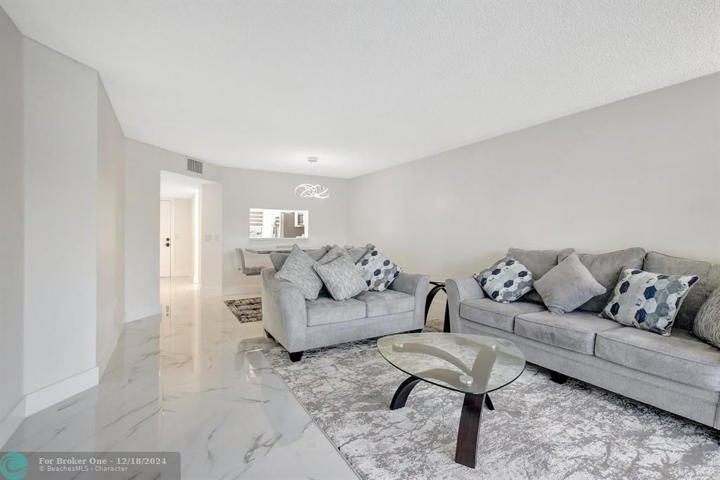 For Sale: $285,000 (2 beds, 2 baths, 1192 Square Feet)