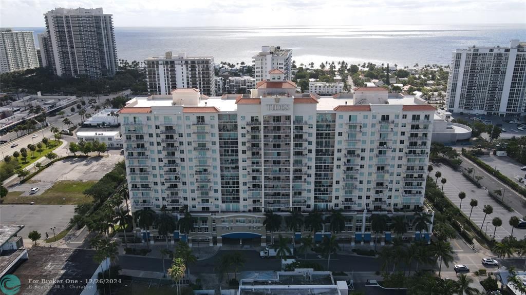 Active With Contract: $2,900 (2 beds, 2 baths, 1200 Square Feet)