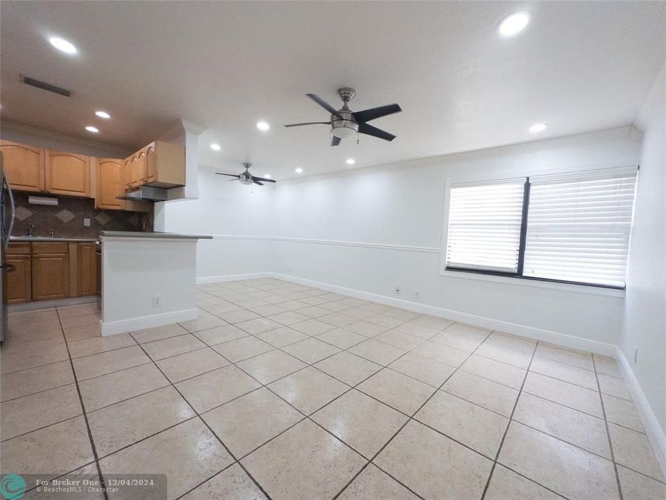 For Rent: $1,900 (2 beds, 2 baths, 800 Square Feet)