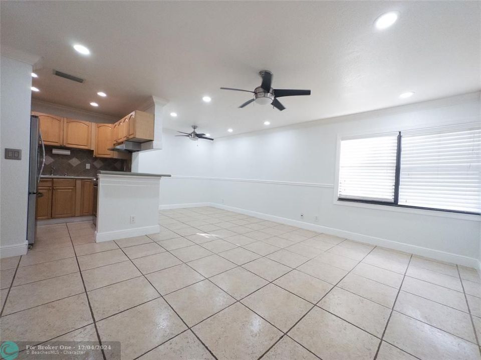 For Rent: $1,900 (2 beds, 2 baths, 800 Square Feet)