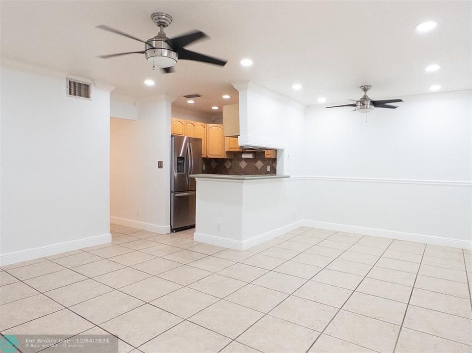 For Rent: $1,900 (2 beds, 2 baths, 800 Square Feet)