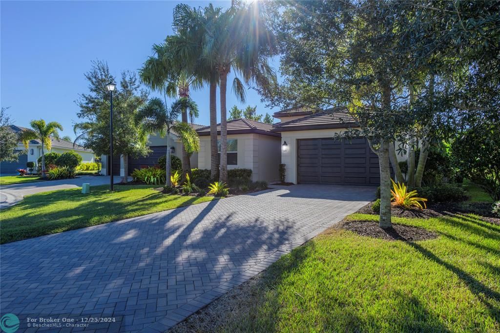 For Sale: $974,900 (3 beds, 3 baths, 2358 Square Feet)