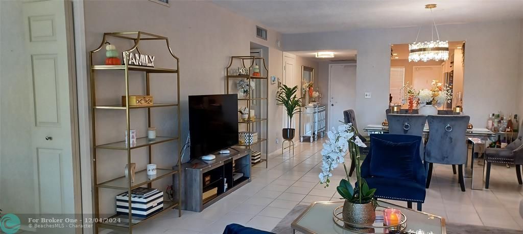 For Rent: $2,795 (2 beds, 2 baths, 1265 Square Feet)