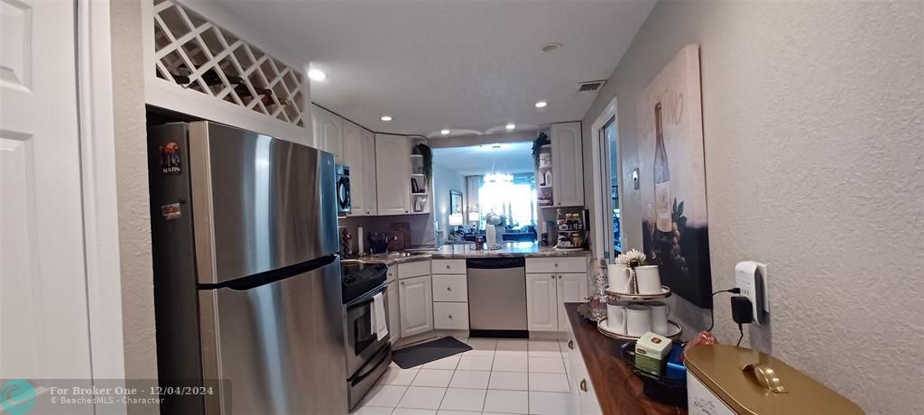 For Rent: $2,795 (2 beds, 2 baths, 1265 Square Feet)