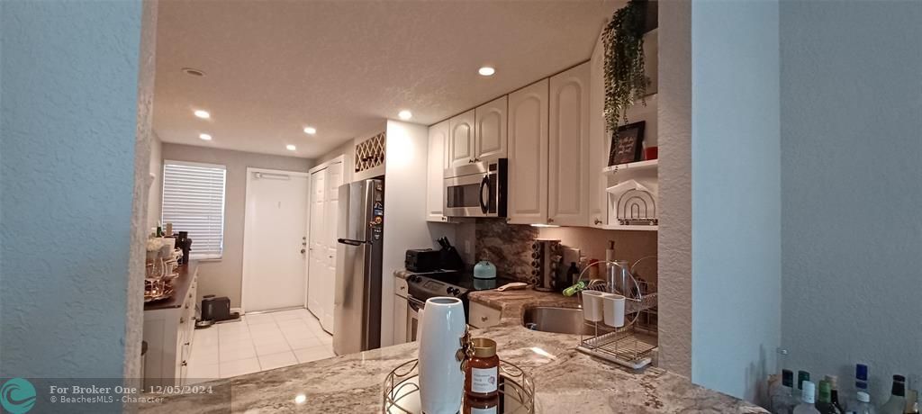 For Rent: $2,795 (2 beds, 2 baths, 1265 Square Feet)