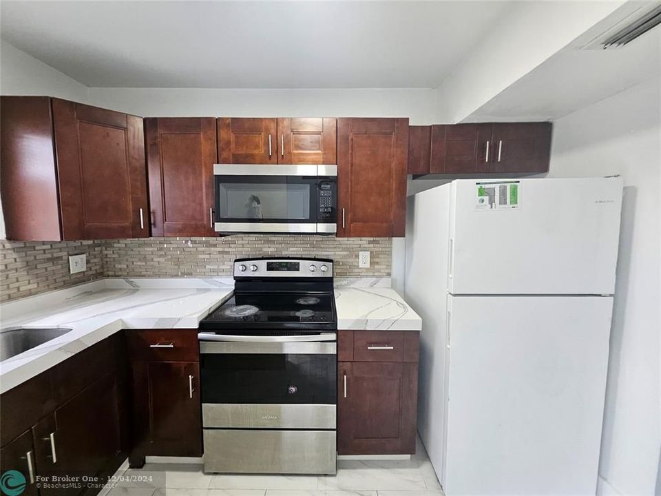 For Sale: $196,990 (2 beds, 1 baths, 1020 Square Feet)