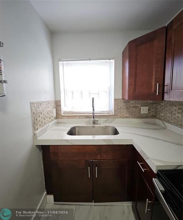 For Sale: $196,990 (2 beds, 1 baths, 1020 Square Feet)