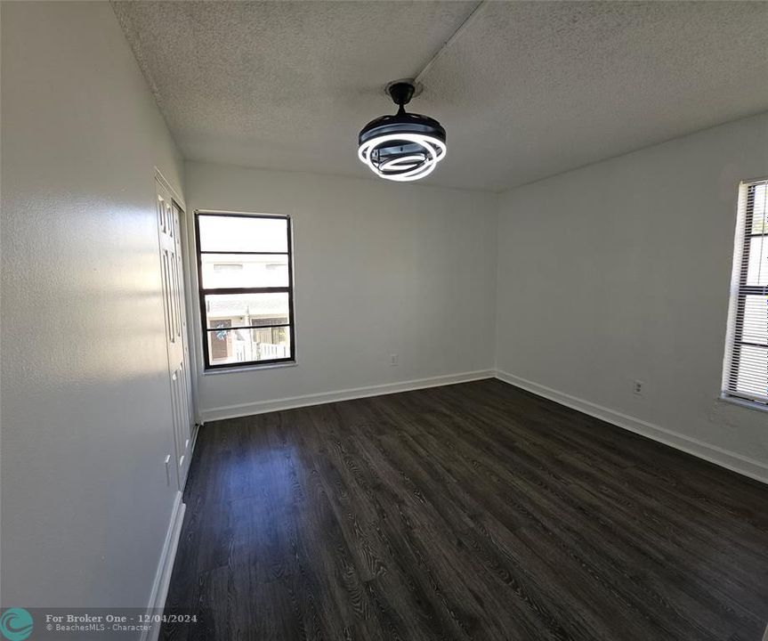 For Sale: $196,990 (2 beds, 1 baths, 1020 Square Feet)