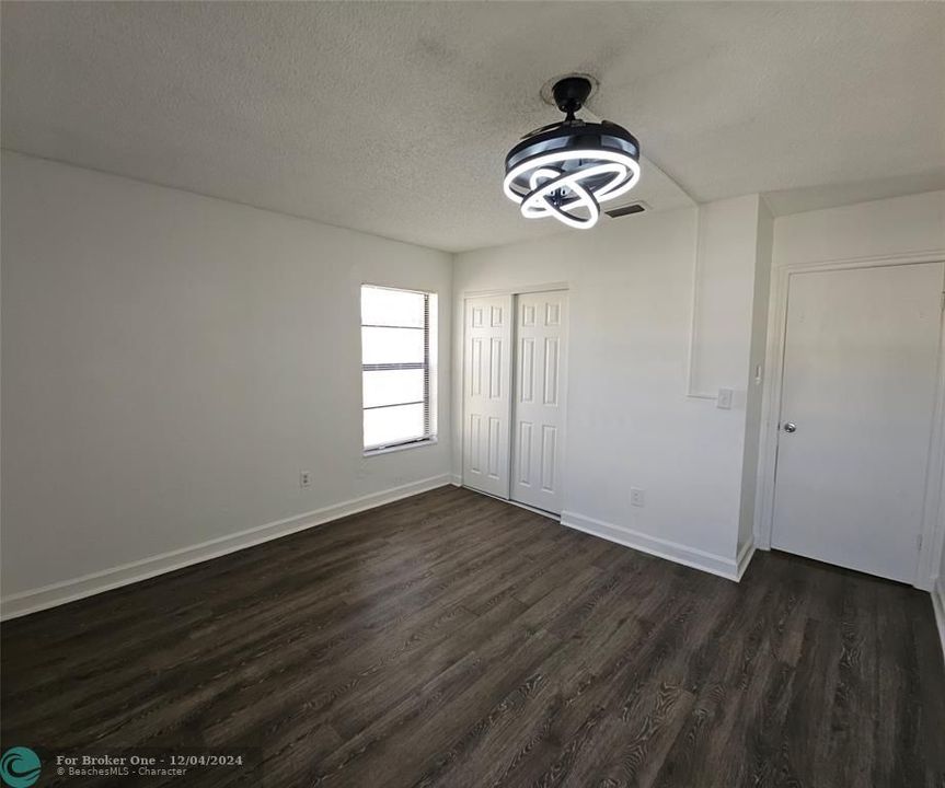 For Sale: $196,990 (2 beds, 1 baths, 1020 Square Feet)