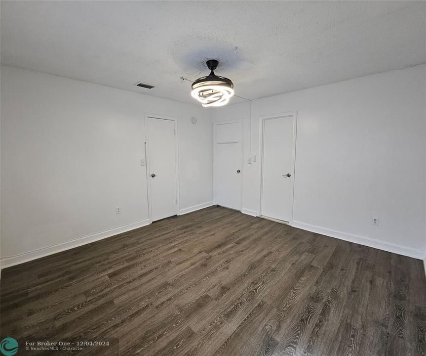 For Sale: $196,990 (2 beds, 1 baths, 1020 Square Feet)