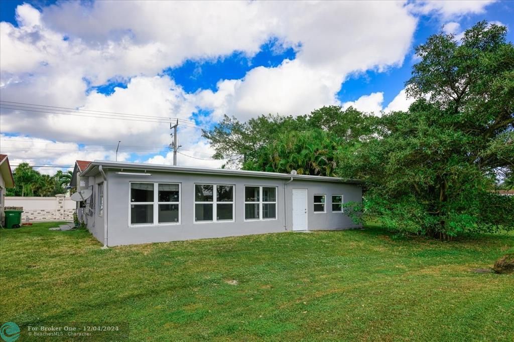 For Sale: $389,000 (3 beds, 2 baths, 1549 Square Feet)