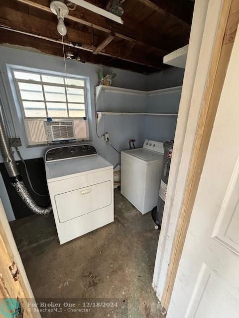 For Rent: $2,350 (2 beds, 1 baths, 884 Square Feet)