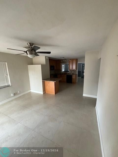 For Rent: $2,350 (2 beds, 1 baths, 884 Square Feet)