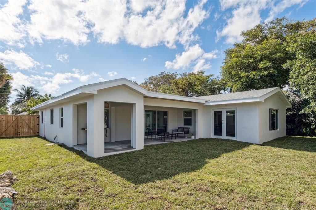 For Sale: $999,999 (3 beds, 2 baths, 1945 Square Feet)