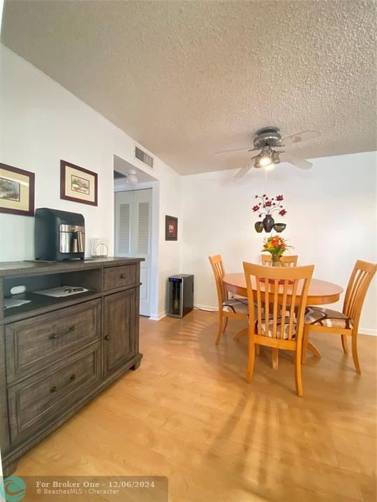 For Sale: $118,000 (1 beds, 1 baths, 703 Square Feet)