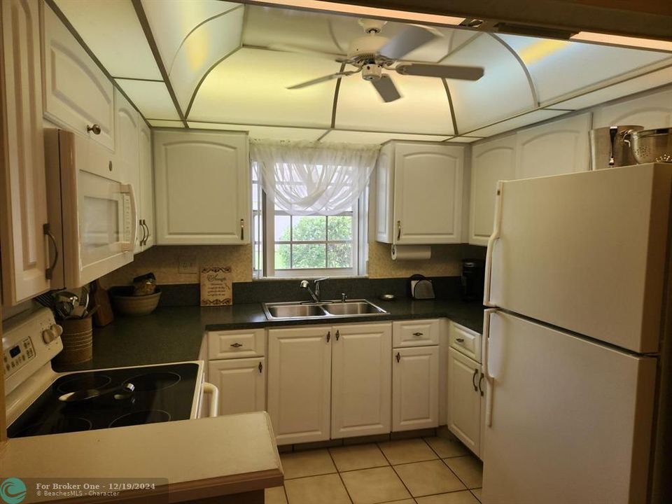 For Rent: $2,200 (2 beds, 2 baths, 1186 Square Feet)