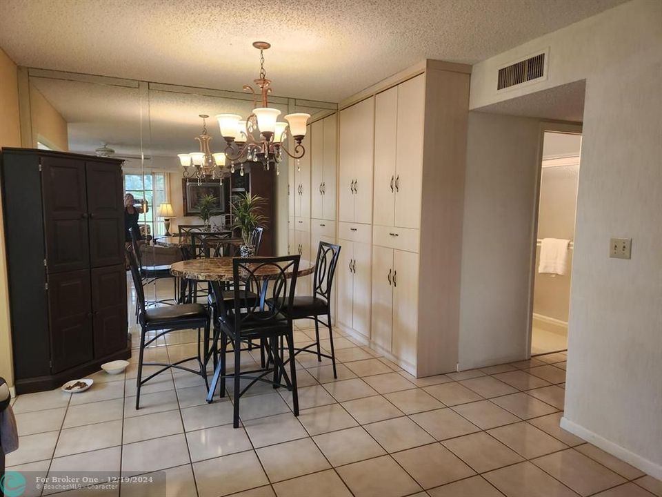 For Rent: $2,200 (2 beds, 2 baths, 1186 Square Feet)