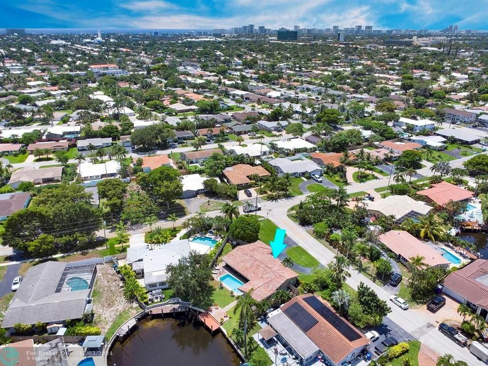 For Sale: $999,999 (4 beds, 2 baths, 1742 Square Feet)