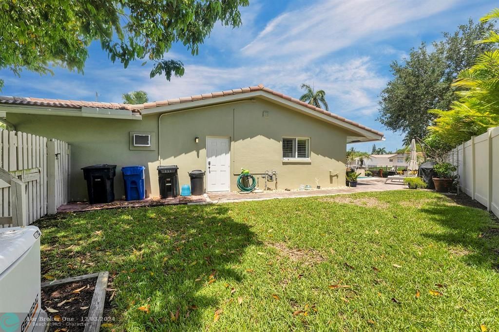 For Sale: $999,999 (4 beds, 2 baths, 1742 Square Feet)