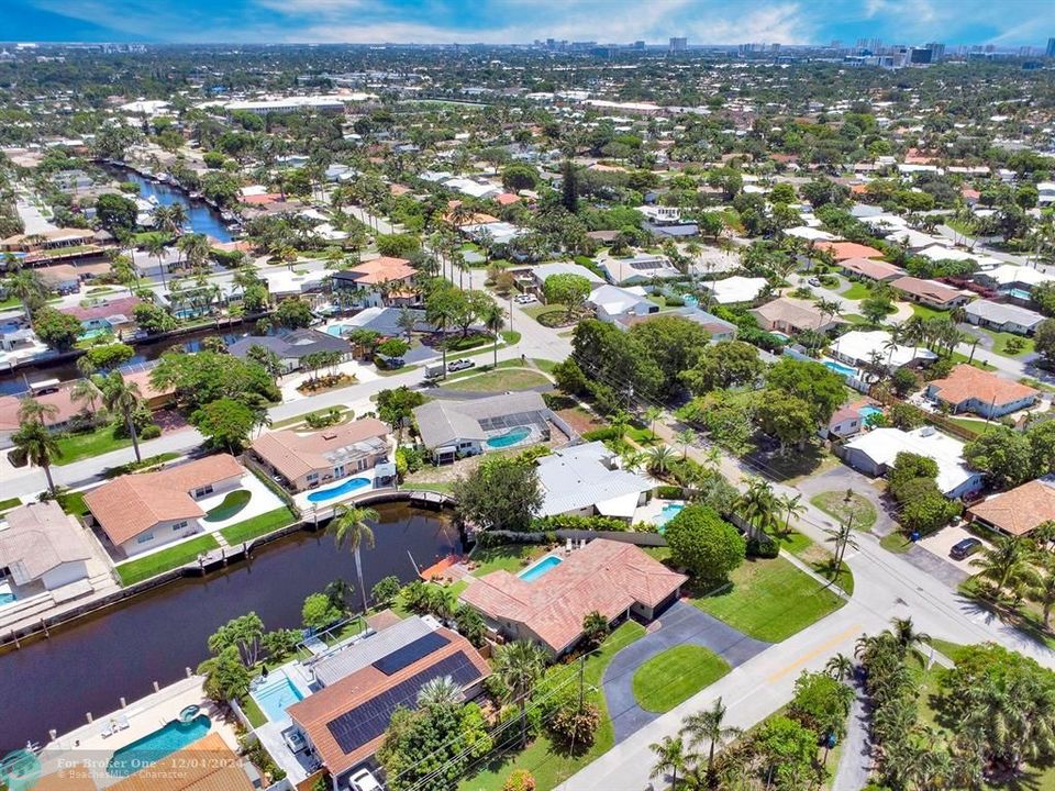 For Sale: $999,999 (4 beds, 2 baths, 1742 Square Feet)