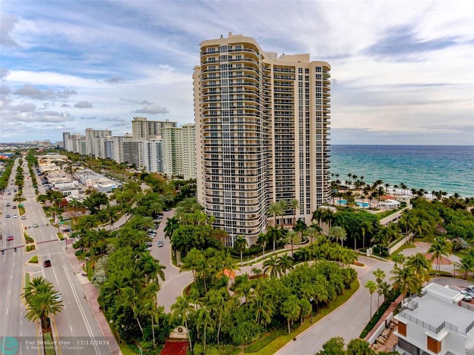 For Sale: $1,555,000 (3 beds, 2 baths, 1977 Square Feet)