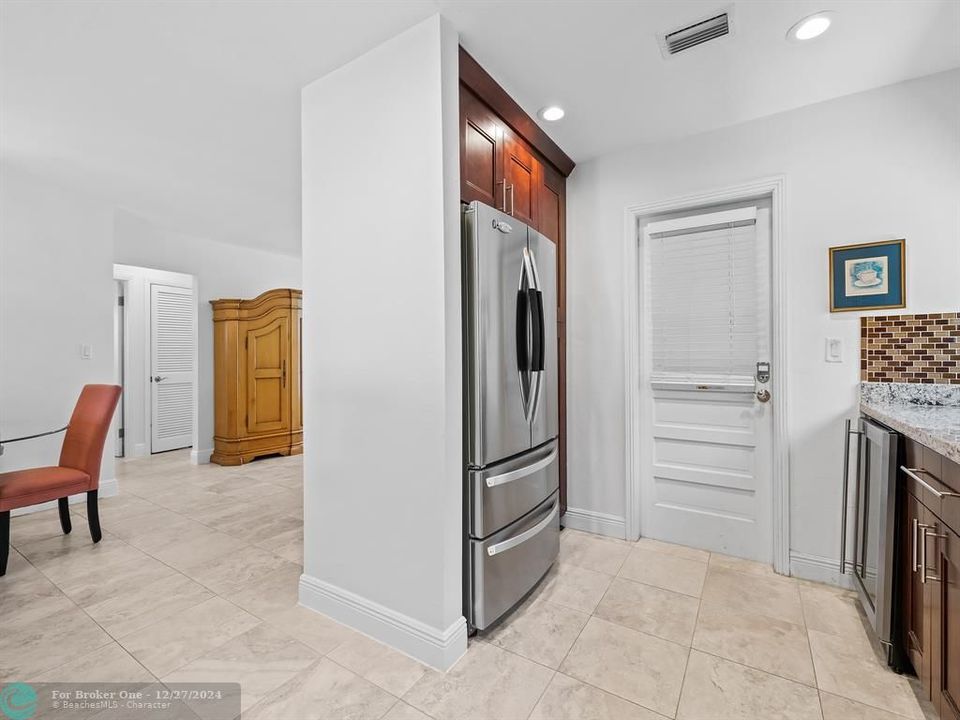 For Sale: $589,900 (2 beds, 1 baths, 1160 Square Feet)