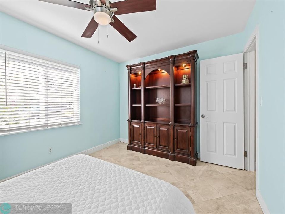 For Sale: $589,900 (2 beds, 1 baths, 1160 Square Feet)