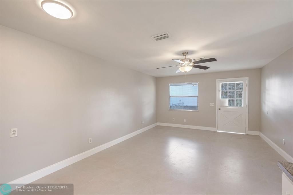 For Sale: $1,500 (1 beds, 1 baths, 622 Square Feet)