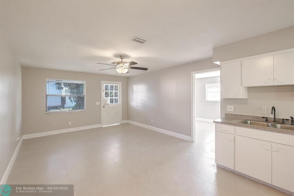 For Sale: $1,500 (1 beds, 1 baths, 622 Square Feet)