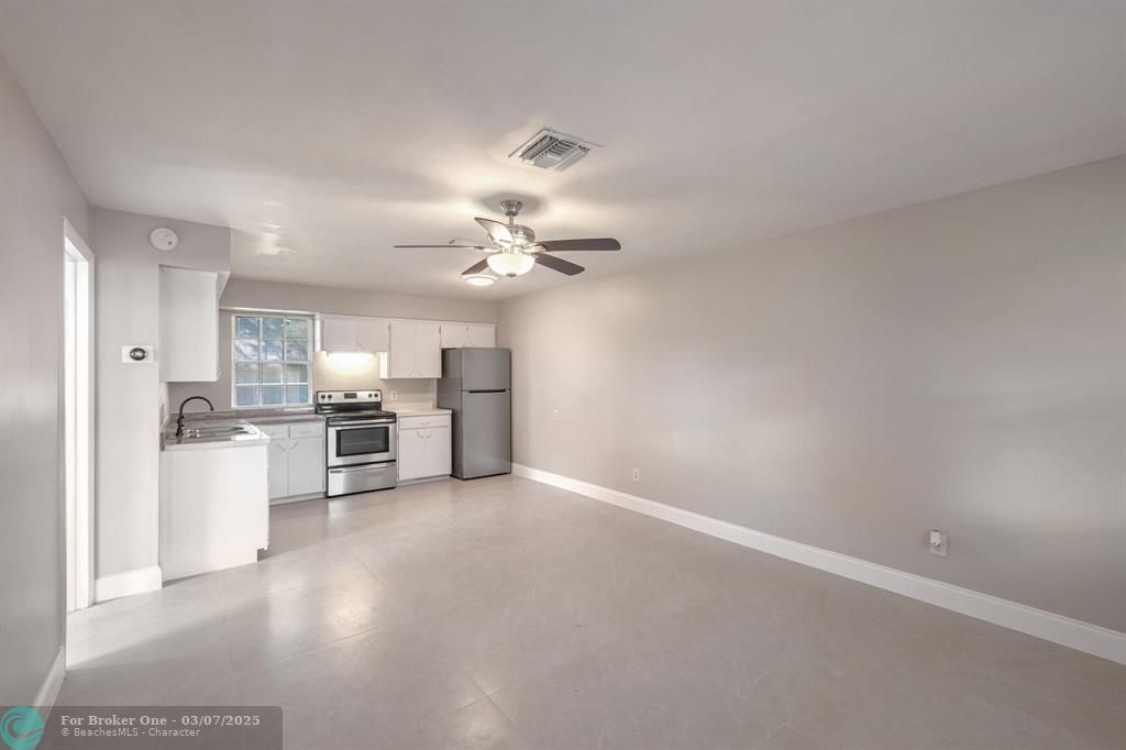 For Sale: $1,500 (1 beds, 1 baths, 622 Square Feet)