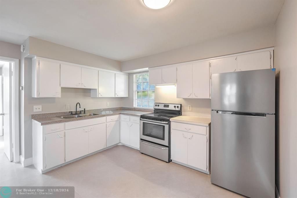 For Sale: $1,500 (1 beds, 1 baths, 622 Square Feet)