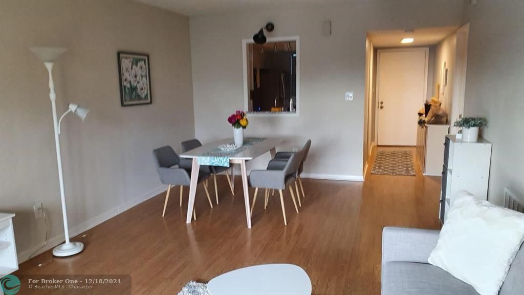 For Rent: $2,000 (2 beds, 2 baths, 1014 Square Feet)