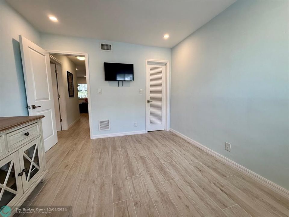 For Sale: $230,000 (2 beds, 2 baths, 1000 Square Feet)