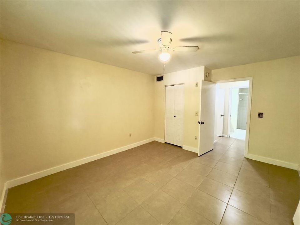 For Rent: $2,400 (2 beds, 2 baths, 966 Square Feet)