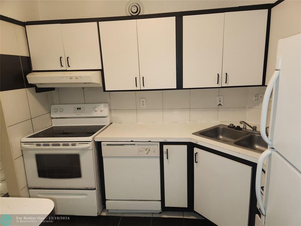 For Rent: $1,875 (2 beds, 2 baths, 1050 Square Feet)