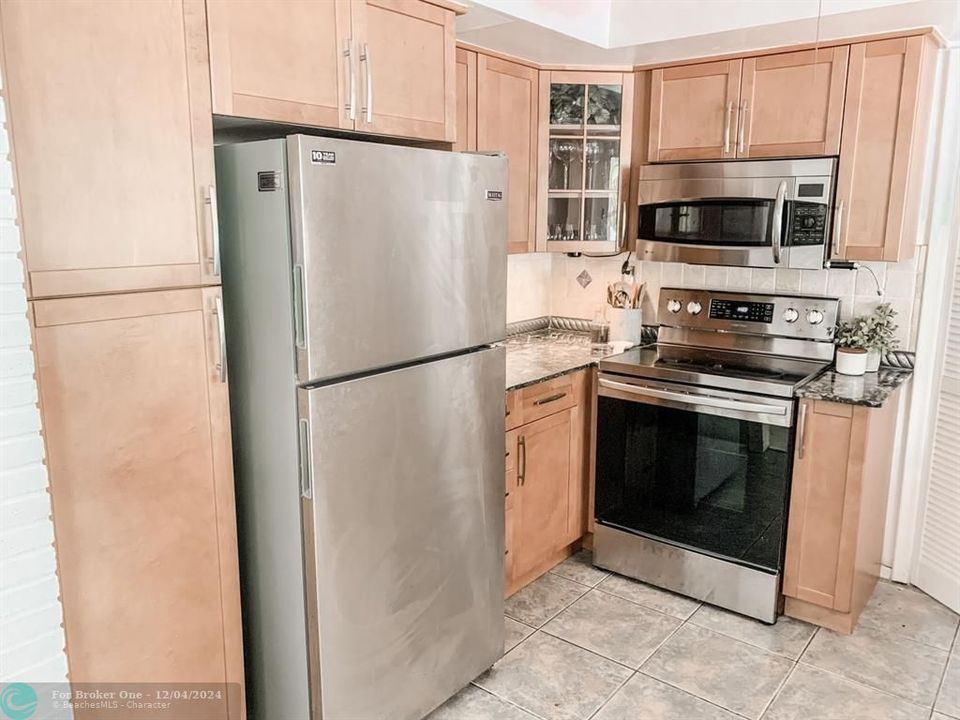 For Rent: $4,250 (3 beds, 2 baths, 1421 Square Feet)