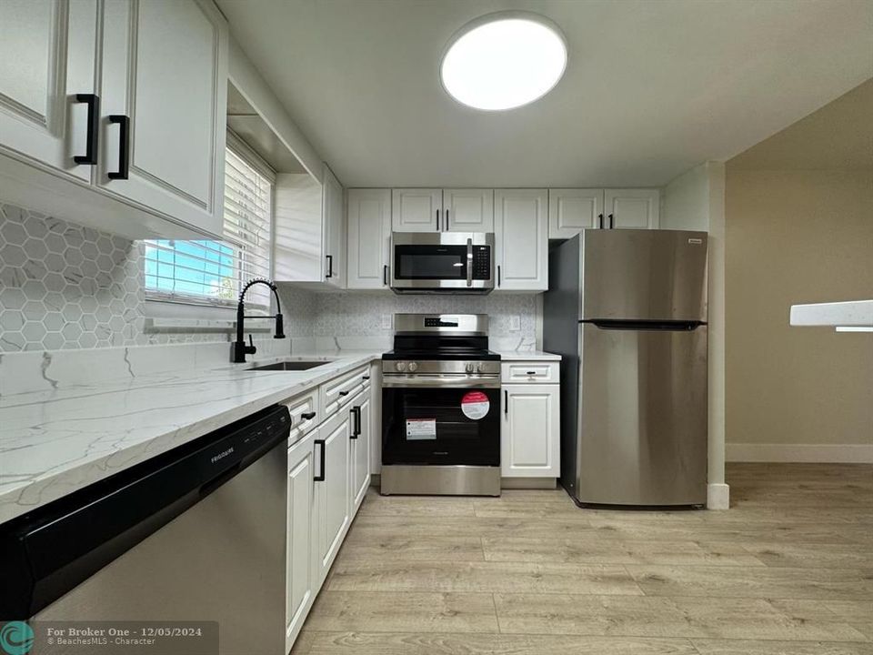 For Sale: $280,000 (2 beds, 2 baths, 1000 Square Feet)