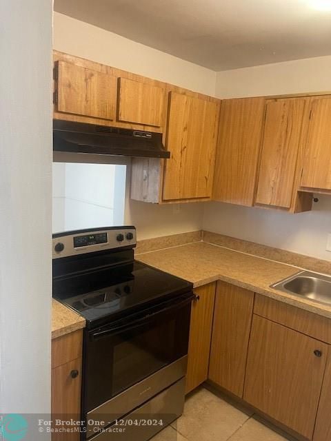 For Rent: $2,000 (2 beds, 2 baths, 800 Square Feet)