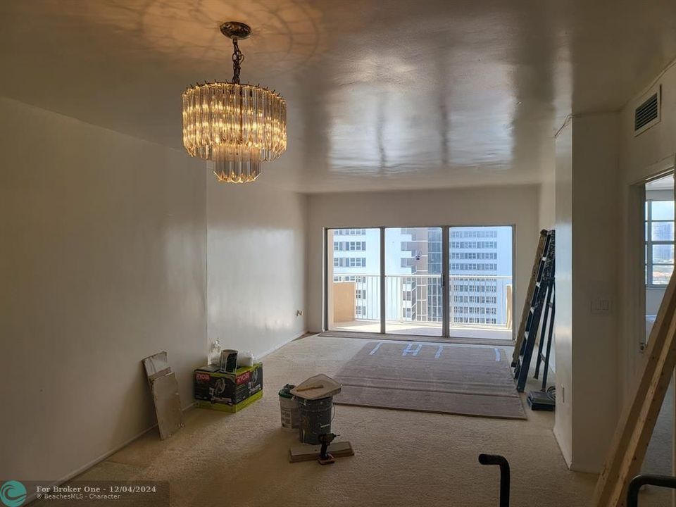 For Sale: $389,000 (1 beds, 1 baths, 798 Square Feet)