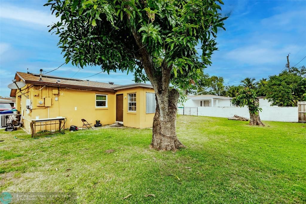 For Sale: $410,000 (3 beds, 2 baths, 1248 Square Feet)